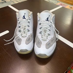 Men’s Jordan 11 low snake skin and white